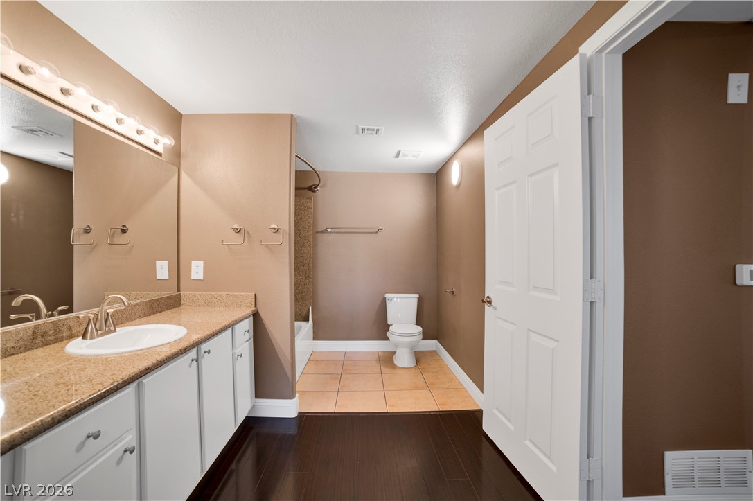 Photo 17 of 21, 8000 W Badura Avenue #1135