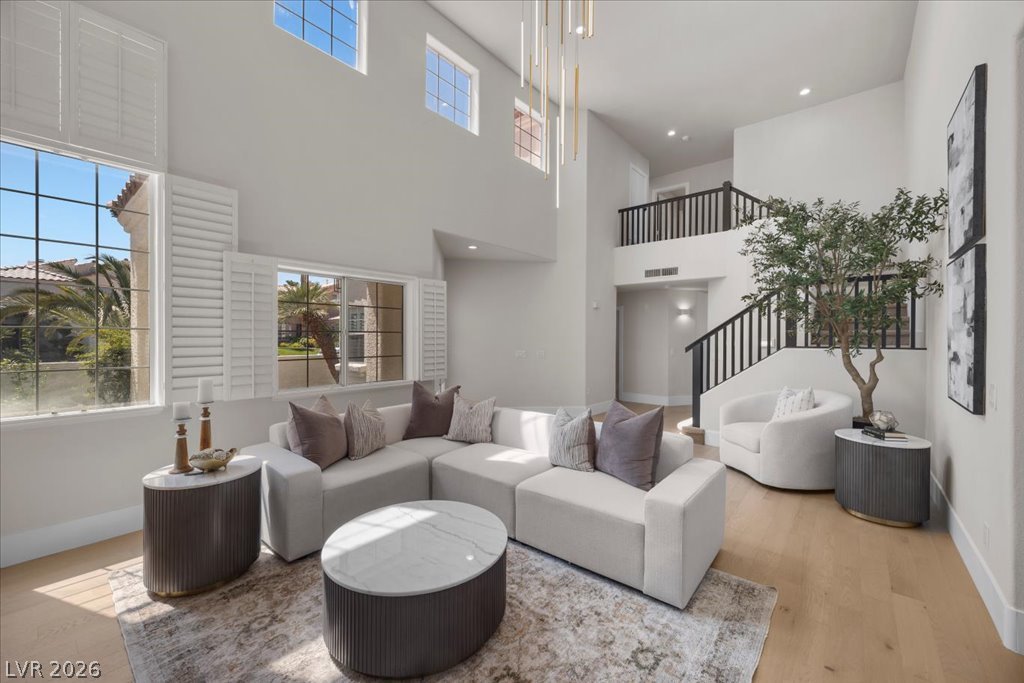 Photo 4 of 8024 Shorecrest Drive