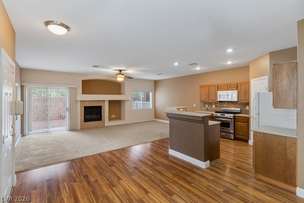 Photo 13 of 38, 8710 Horizon Wind Avenue #103