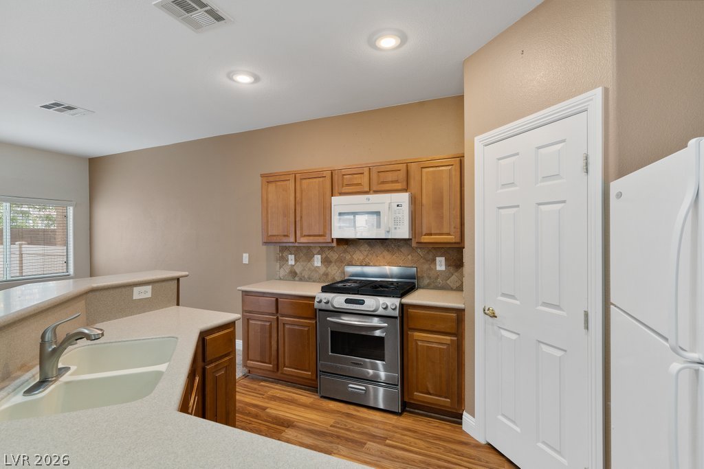 Photo 7 of 38, 8710 Horizon Wind Avenue #103