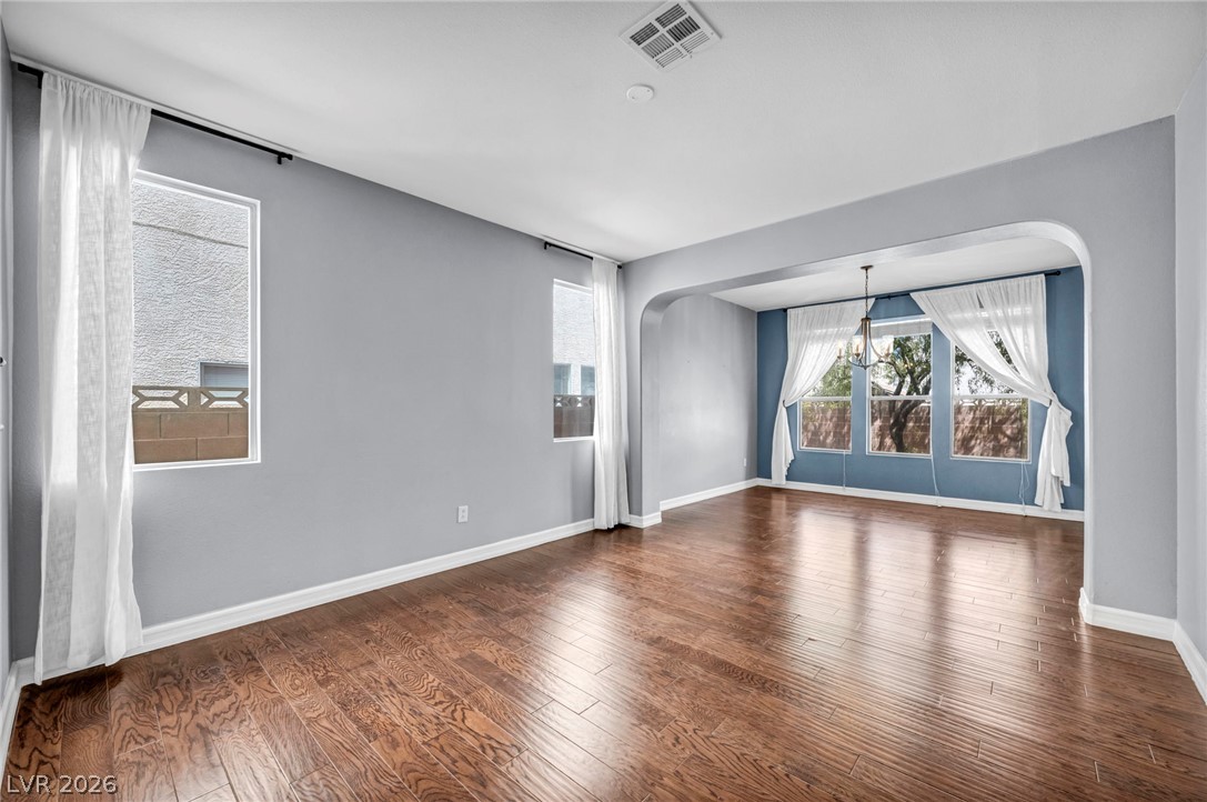 Photo 5 of 1004 Washington Oaks Street