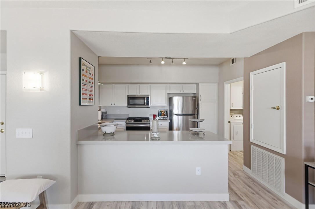 Photo 11 of 35, 8725 W Flamingo Road #102