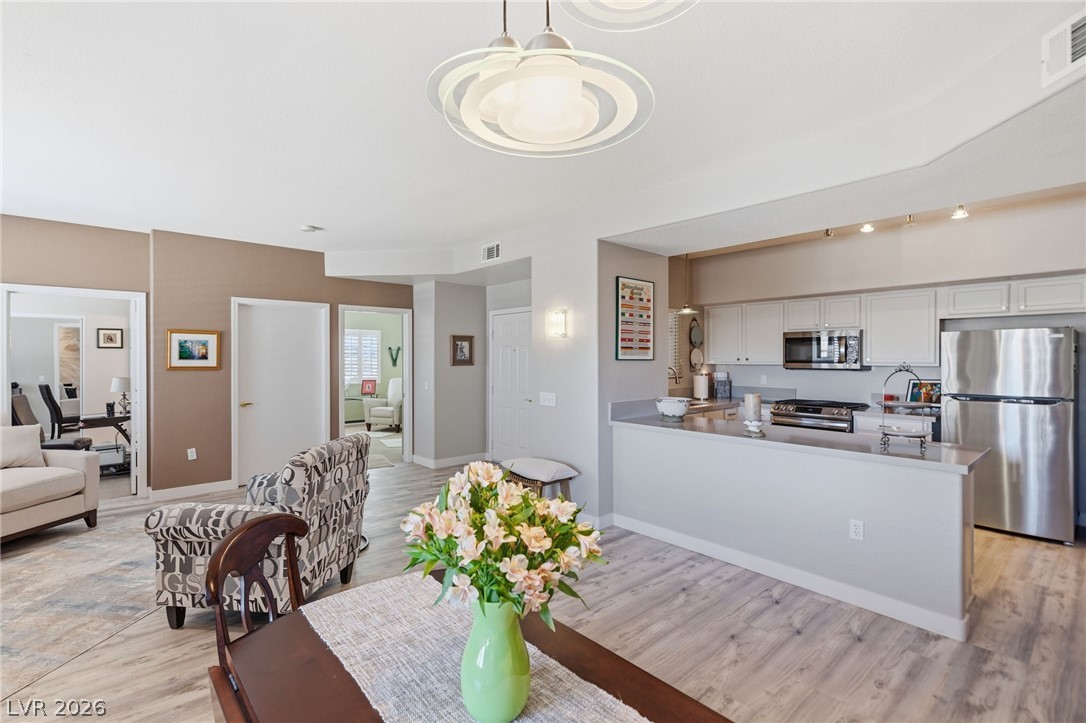 Photo 17 of 35, 8725 W Flamingo Road #102