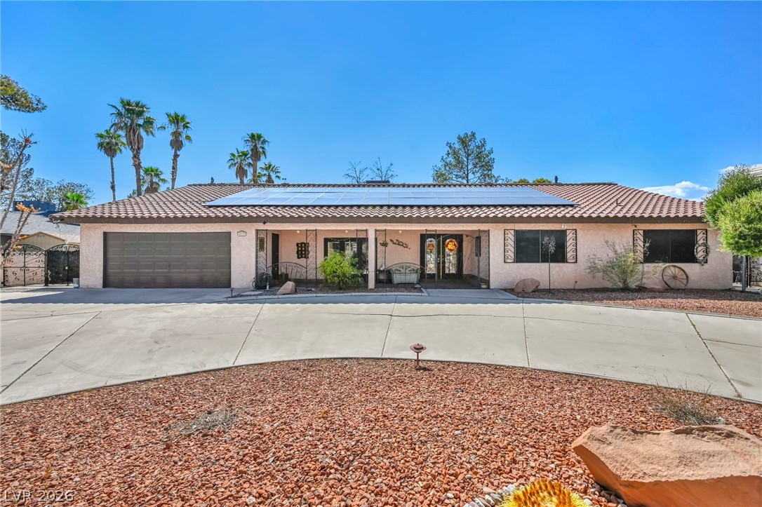 Photo 4 of 2935 S Torrey Pines Drive