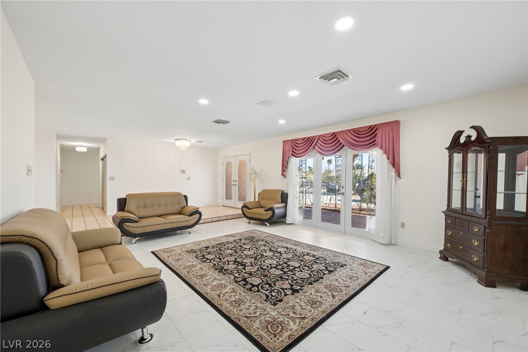 Photo 7 of 61, 2935 S Torrey Pines Drive