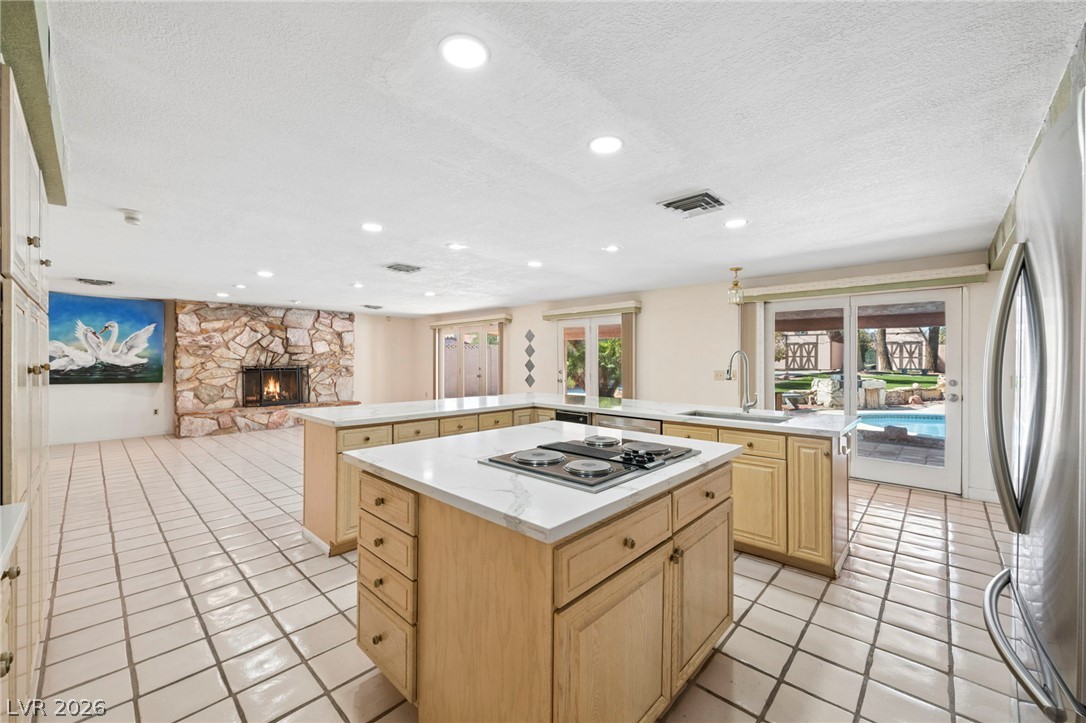 Photo 12 of 61, 2935 S Torrey Pines Drive