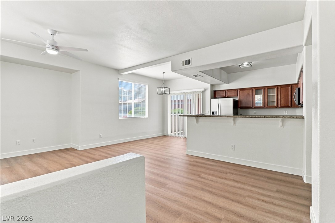 Photo 7 of 41, 1704 Queen Victoria Street #102