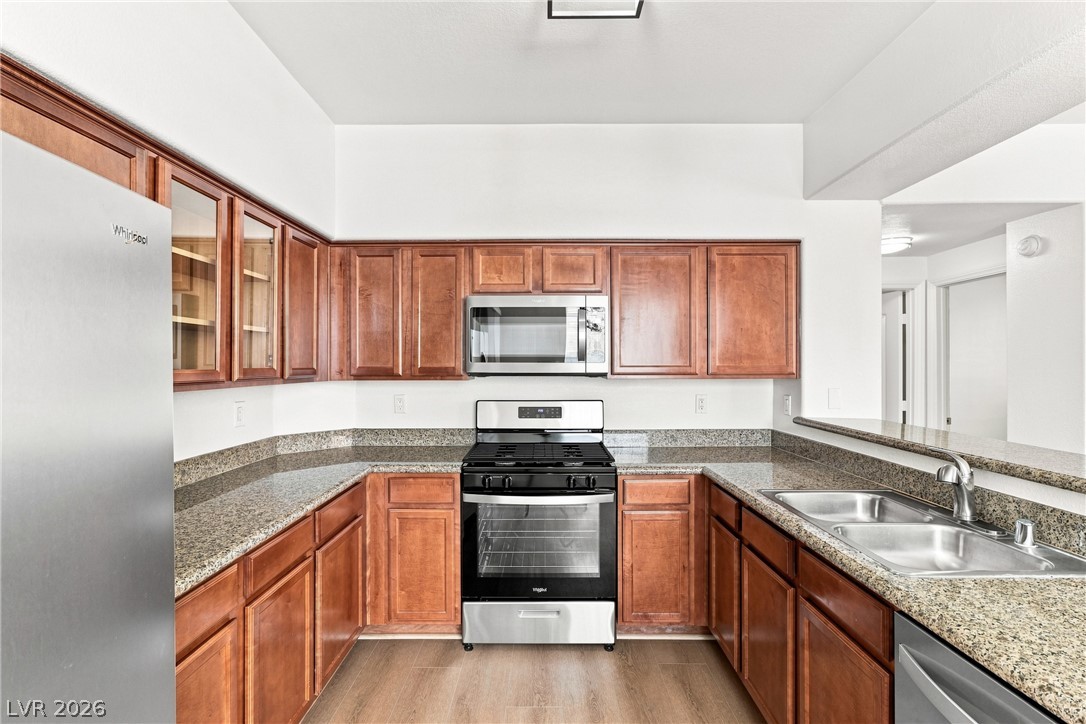 Photo 9 of 41, 1704 Queen Victoria Street #102