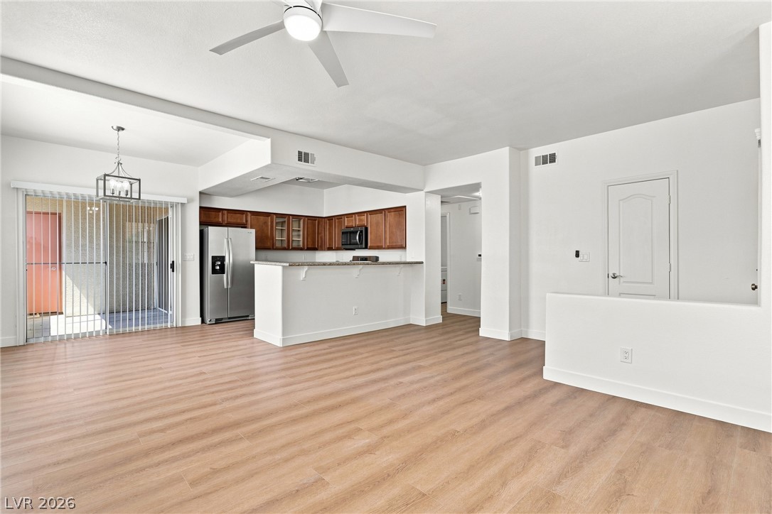 Photo 8 of 41, 1704 Queen Victoria Street #102