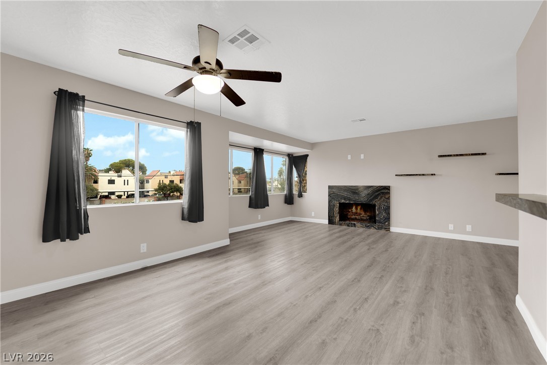 Photo 13 of 31, 5049 Spencer Street #A