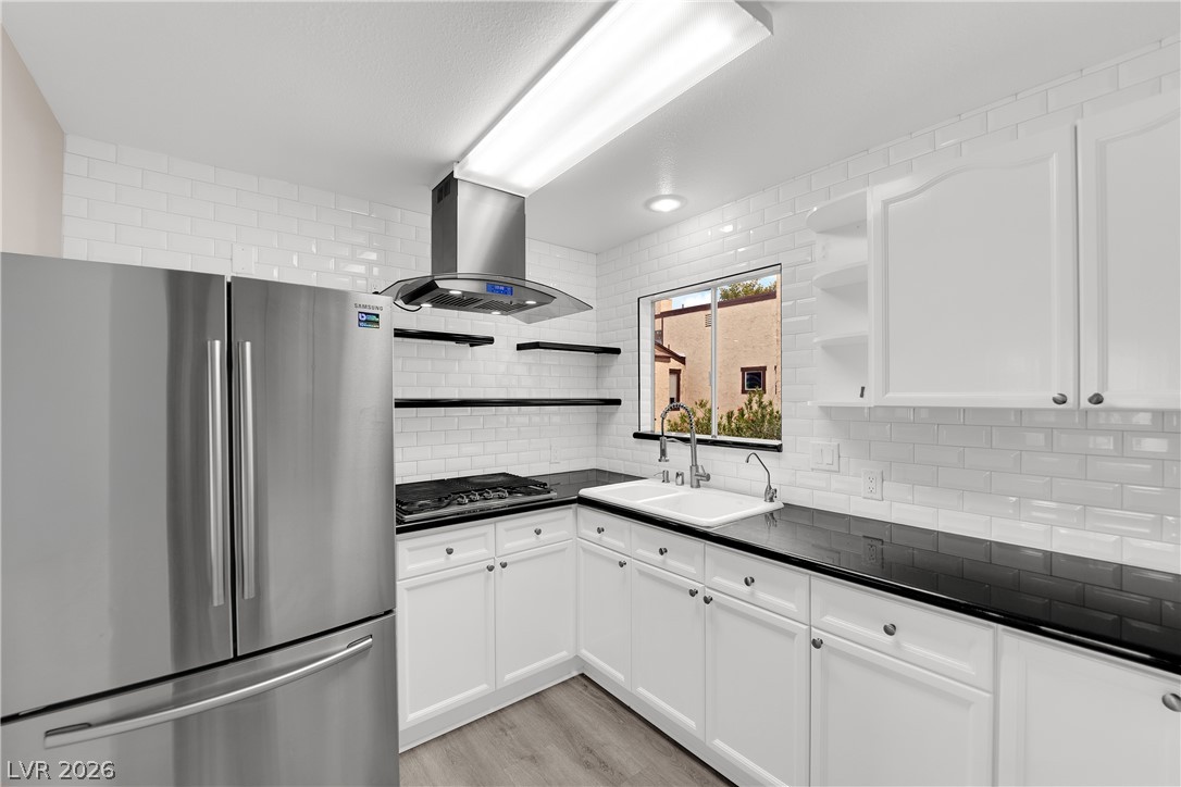 Photo 6 of 31, 5049 Spencer Street #A