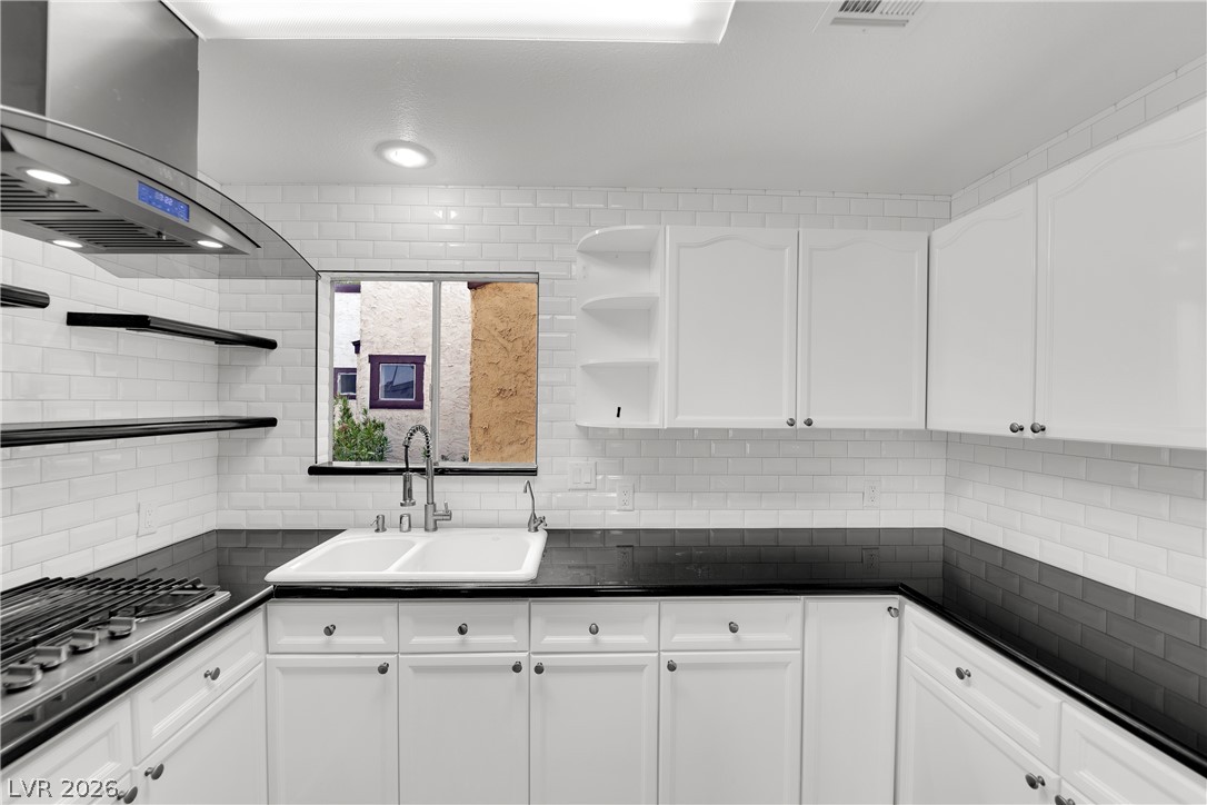 Photo 7 of 31, 5049 Spencer Street #A