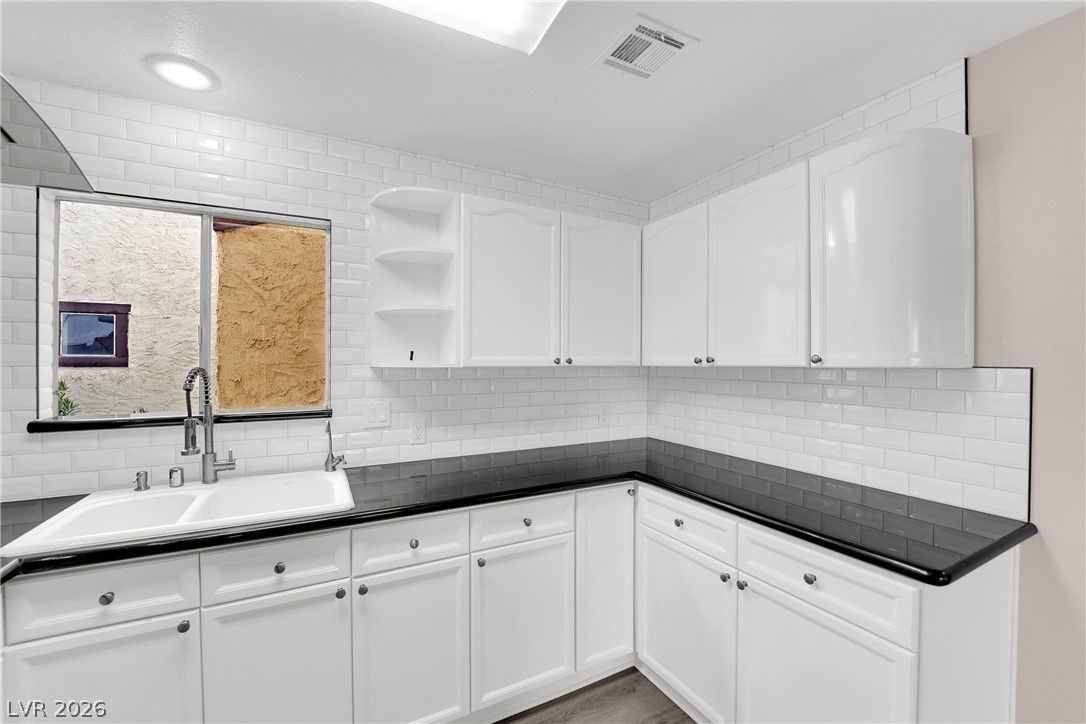 Photo 8 of 31, 5049 Spencer Street #A