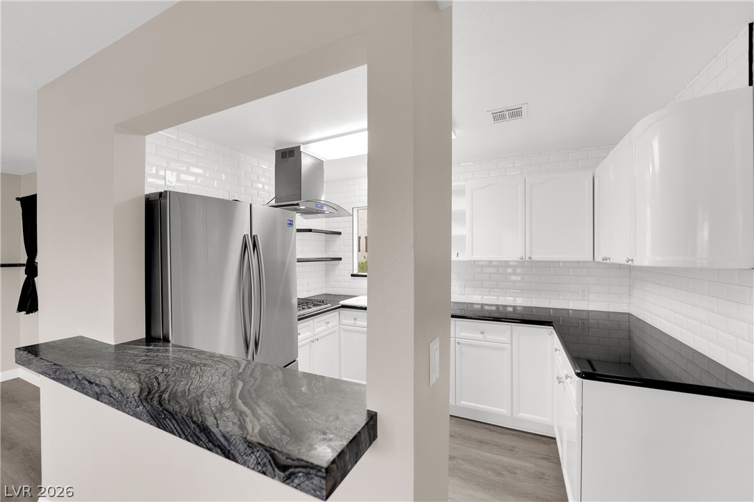 Photo 9 of 31, 5049 Spencer Street #A