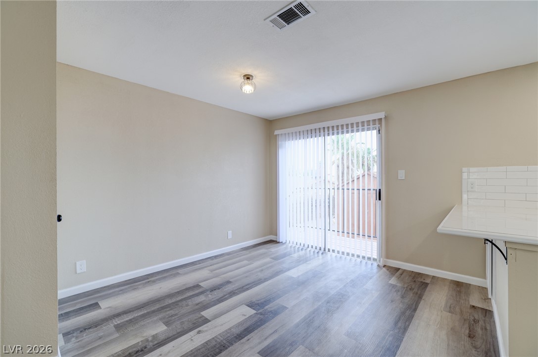 Photo 5 of 933 Palmhurst Drive