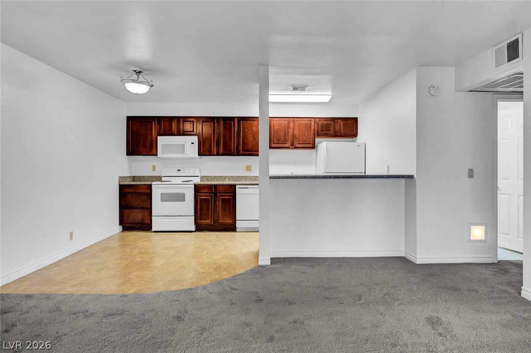 Photo 6 of 31, 4340 Sandy River Drive #84