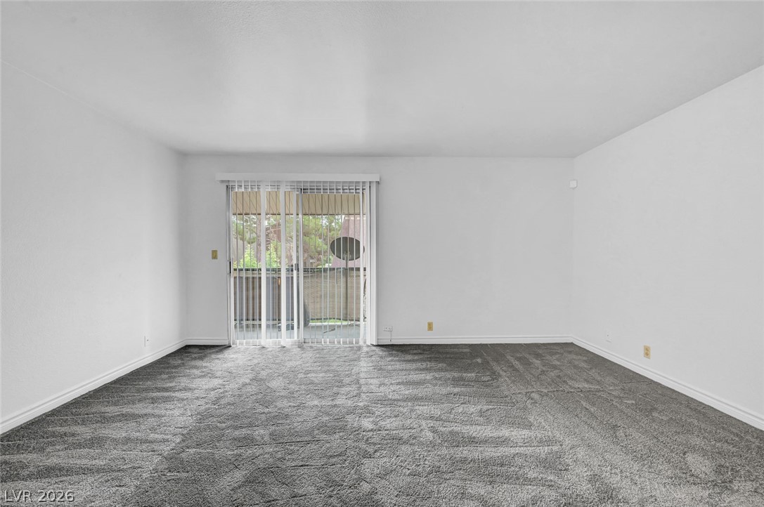 Photo 11 of 31, 4340 Sandy River Drive #84