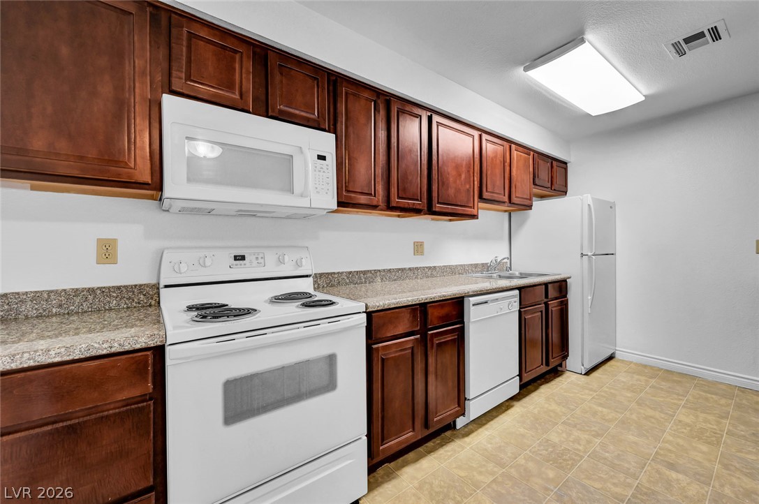 Photo 13 of 31, 4340 Sandy River Drive #84