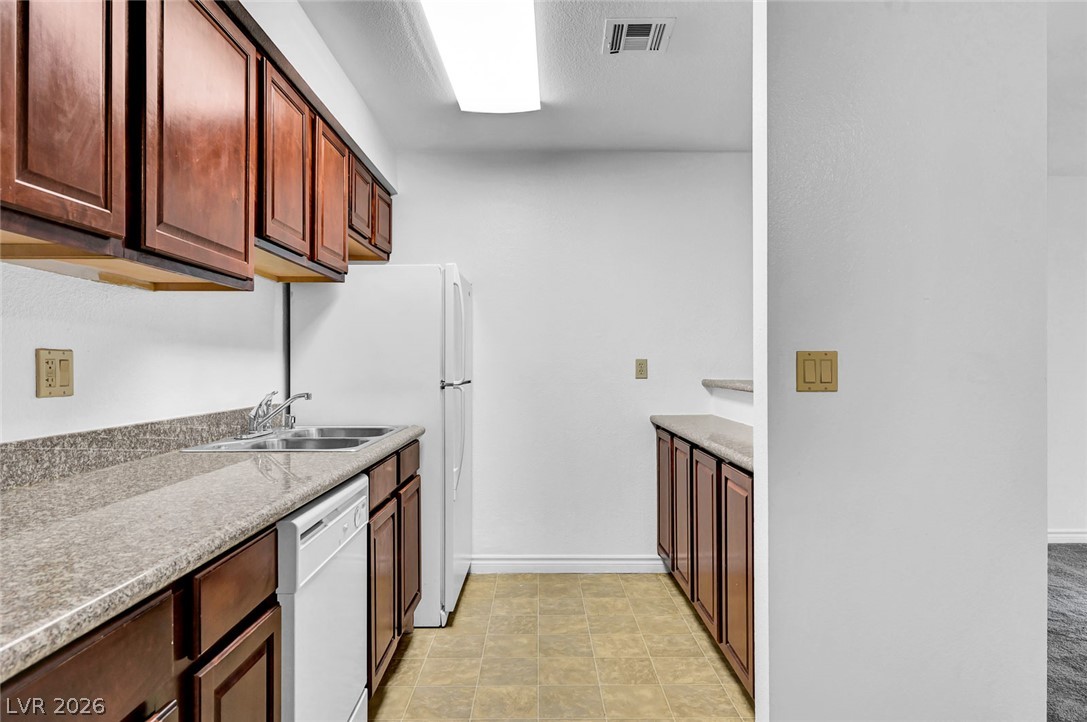 Photo 14 of 31, 4340 Sandy River Drive #84