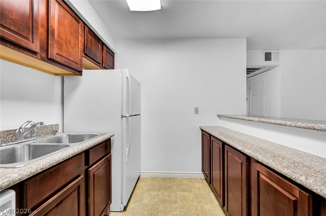 Photo 16 of 31, 4340 Sandy River Drive #84