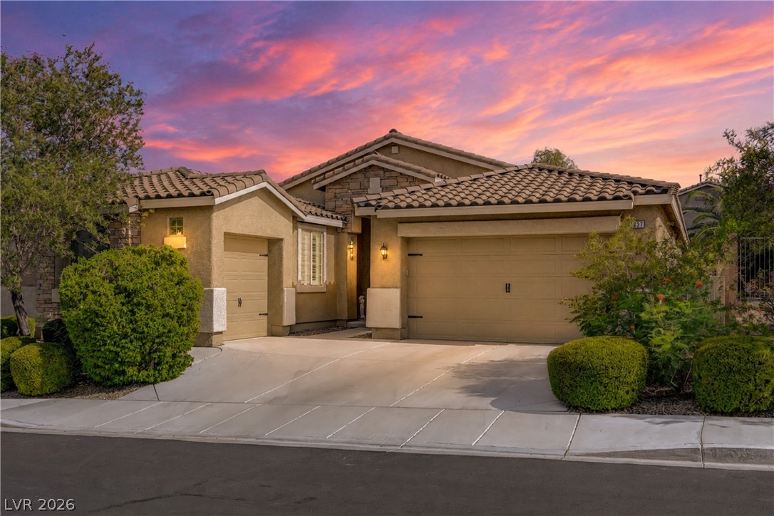 1637 Blue Cliffs Avenue, Henderson 89014