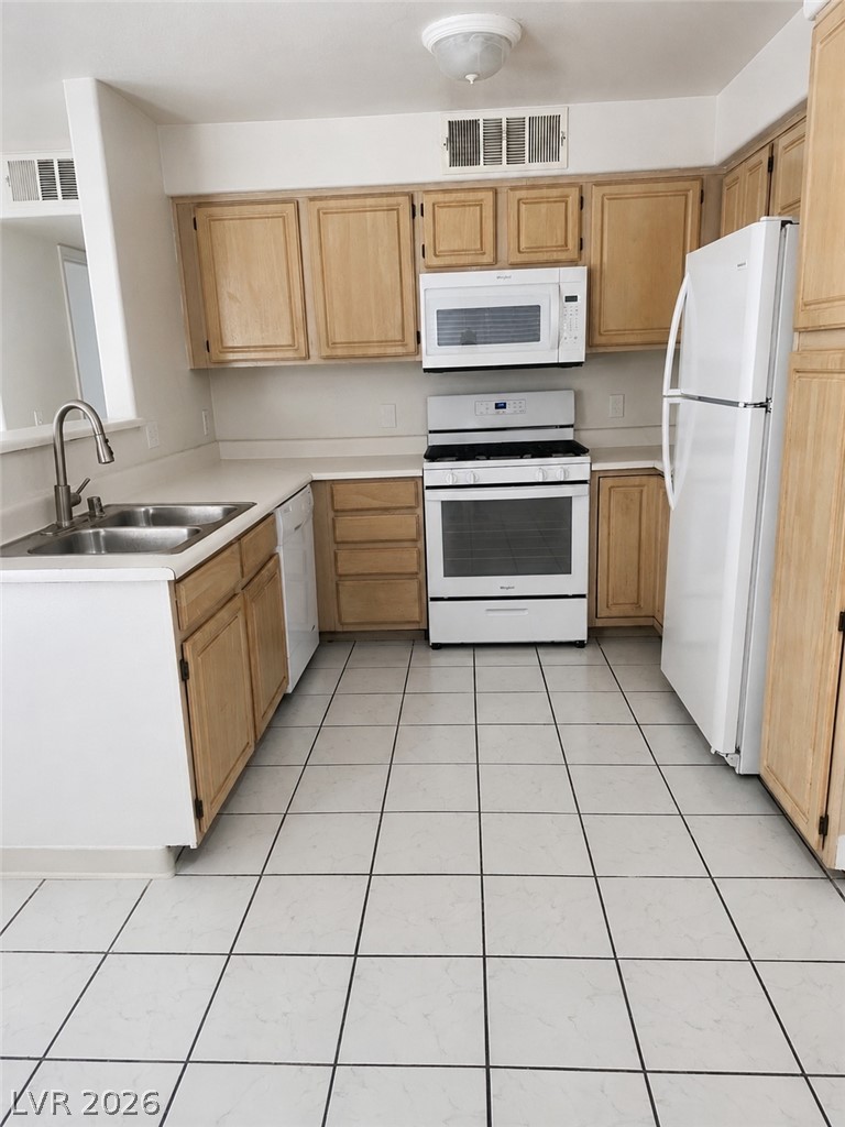 Photo 7 of 12, 5710 E Tropicana Boulevard #1137
