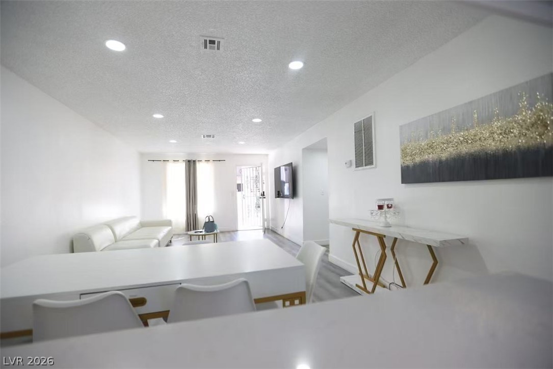 Photo 11 of 24, 3232 Jericho Street #A