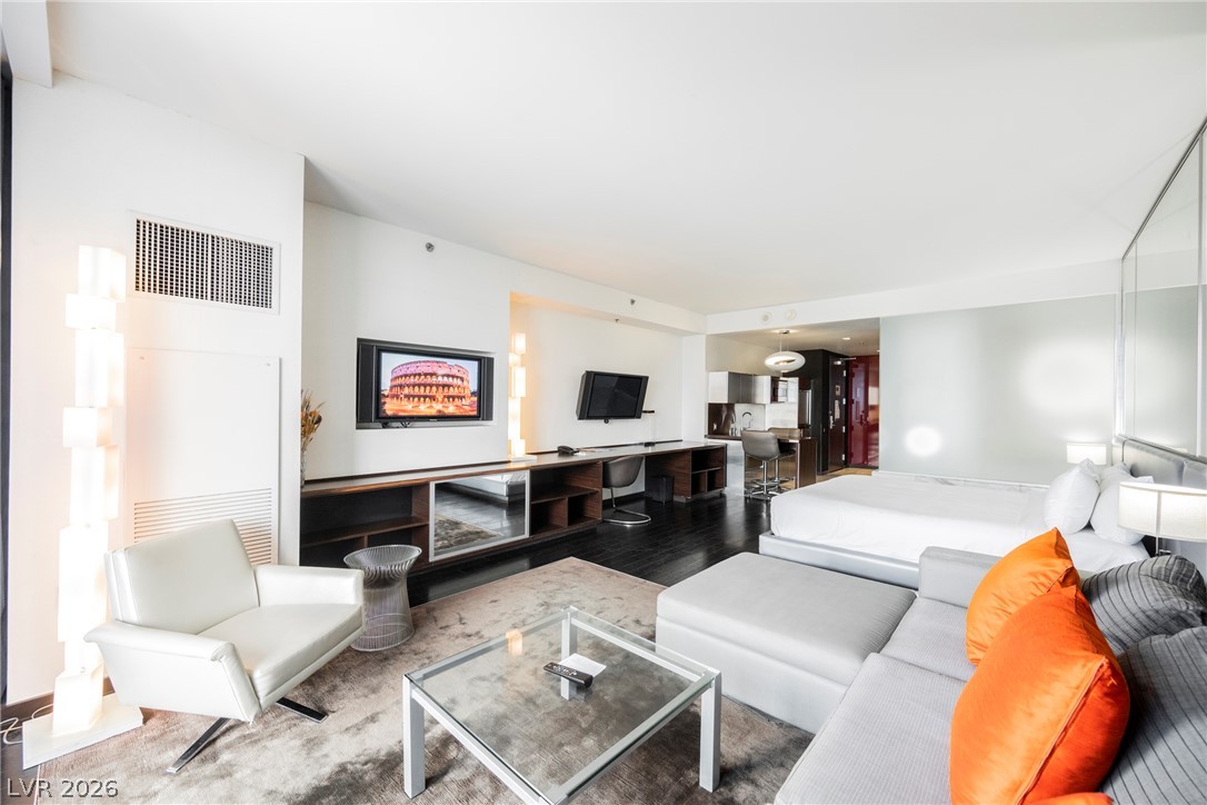 Photo 17 of 38, 4381 W Flamingo Road #2520