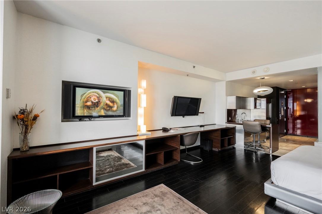 Photo 10 of 38, 4381 W Flamingo Road #2520