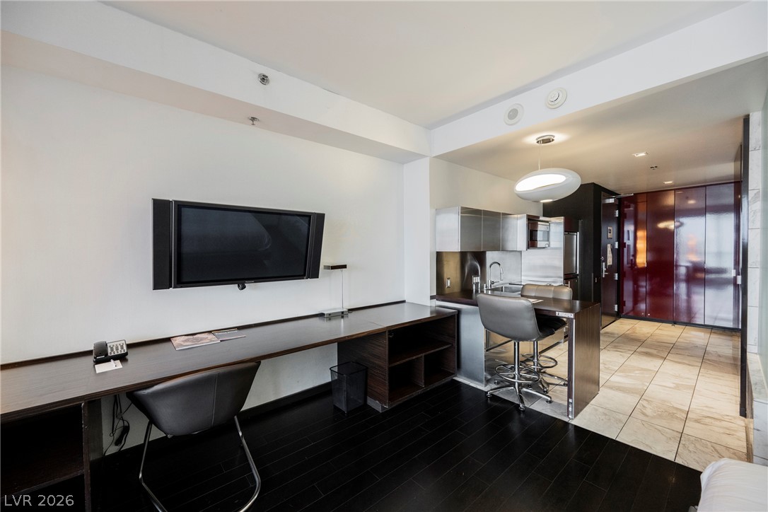 Photo 13 of 38, 4381 W Flamingo Road #2520