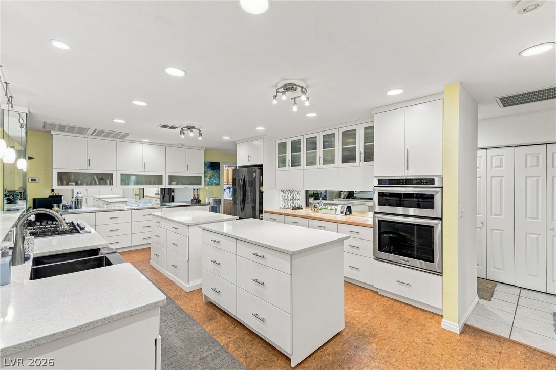 Photo 13 of 40, 7275 Darby Avenue