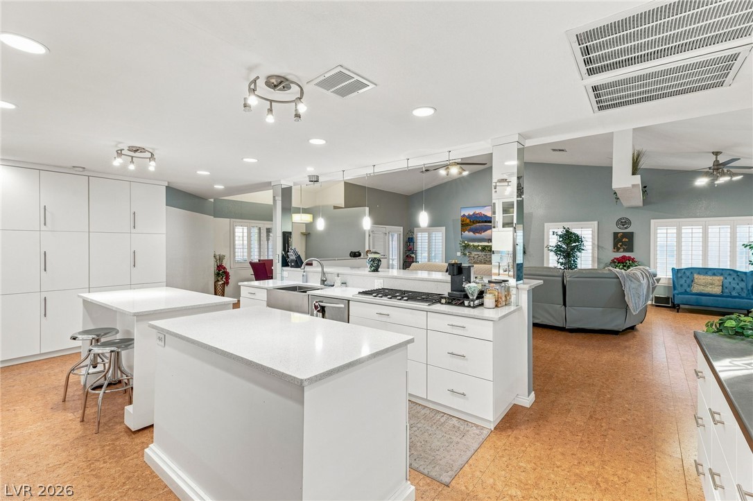 Photo 15 of 40, 7275 Darby Avenue