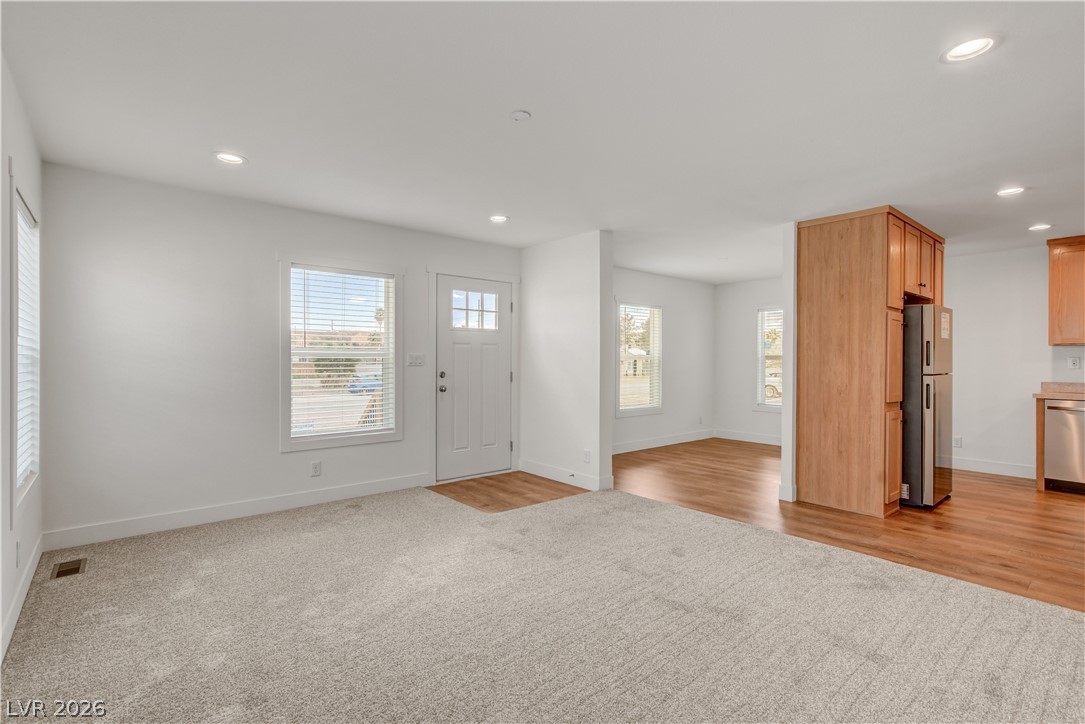 Photo 6 of 39, 468 W Ingram Avenue