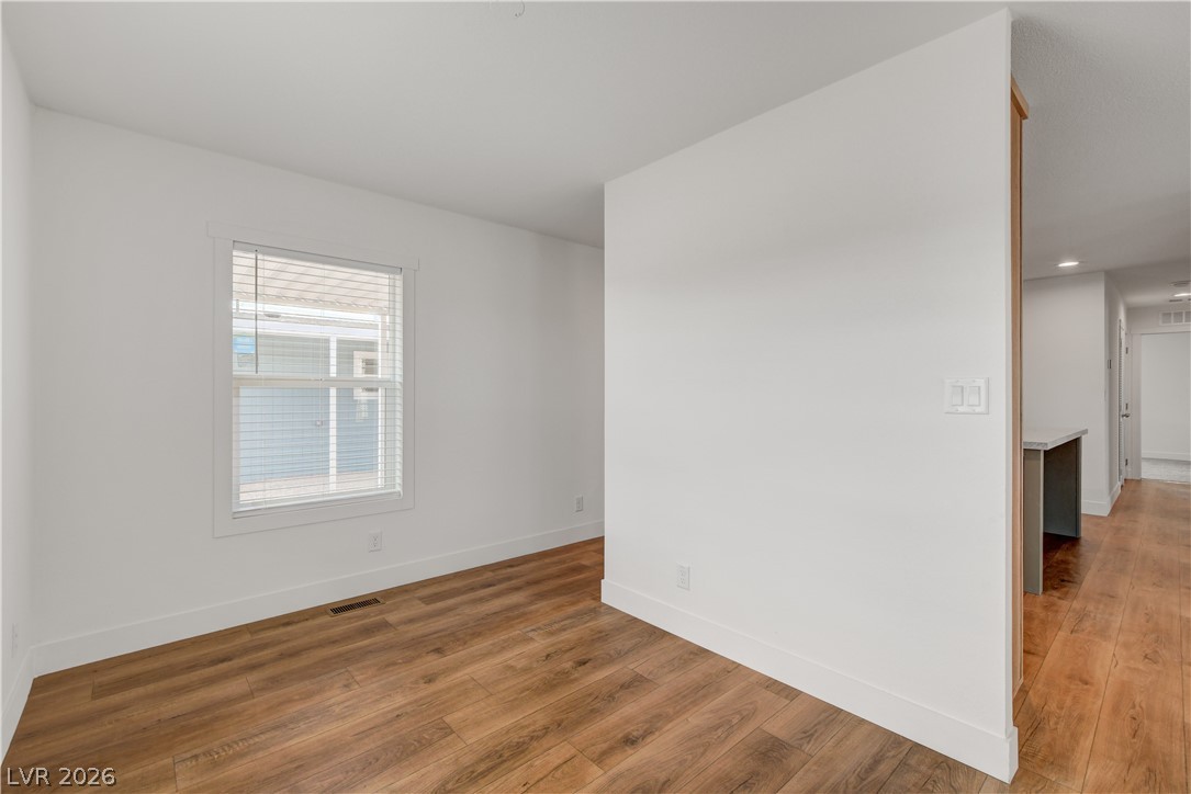 Photo 15 of 39, 468 W Ingram Avenue