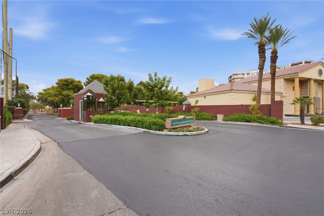 Photo 23 of 28, 3045 Pinehurst Drive #B