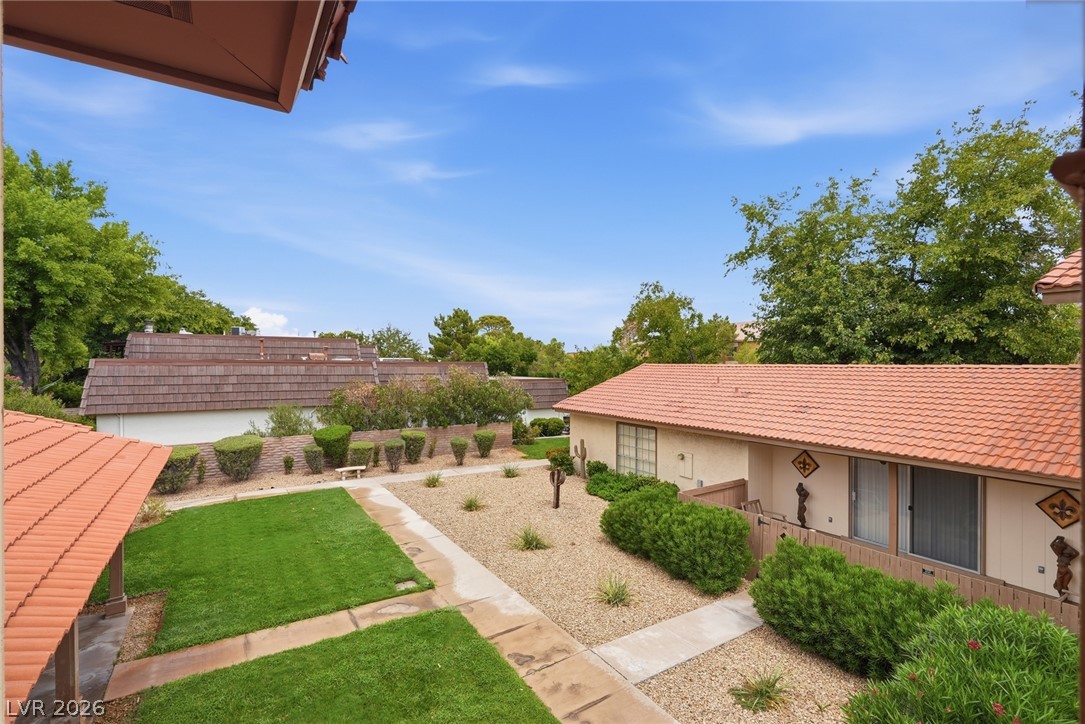 Photo 18 of 28, 3045 Pinehurst Drive #B