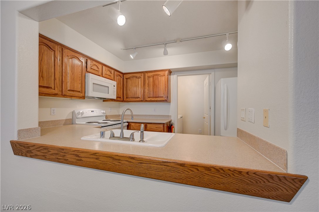 Photo 13 of 40, 701 Capri Drive #13B