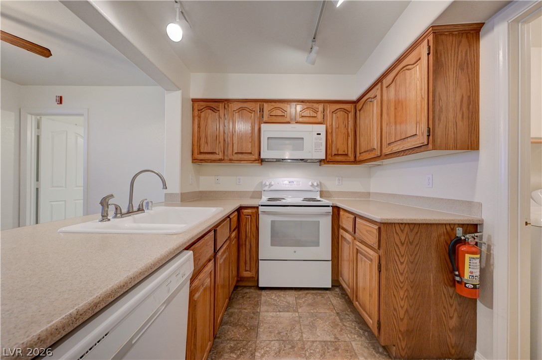 Photo 14 of 40, 701 Capri Drive #13B