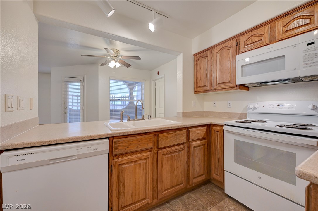 Photo 15 of 40, 701 Capri Drive #13B