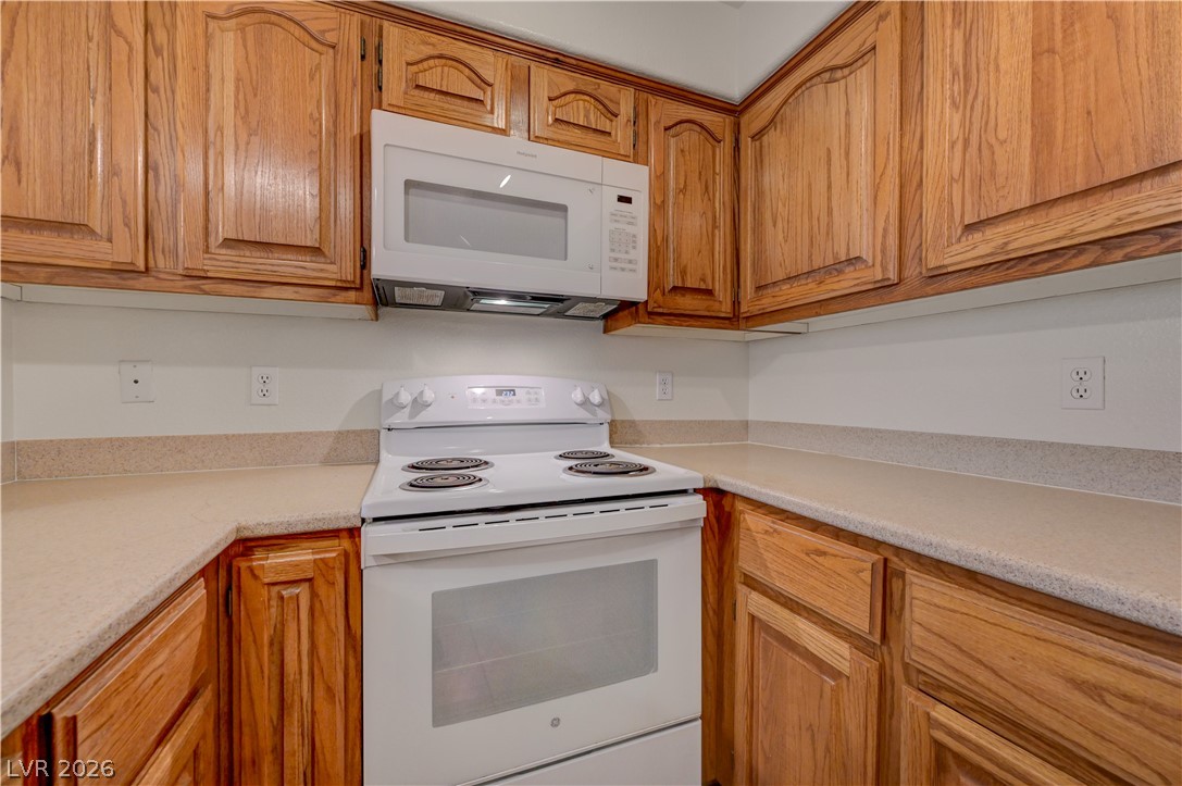 Photo 17 of 40, 701 Capri Drive #13B