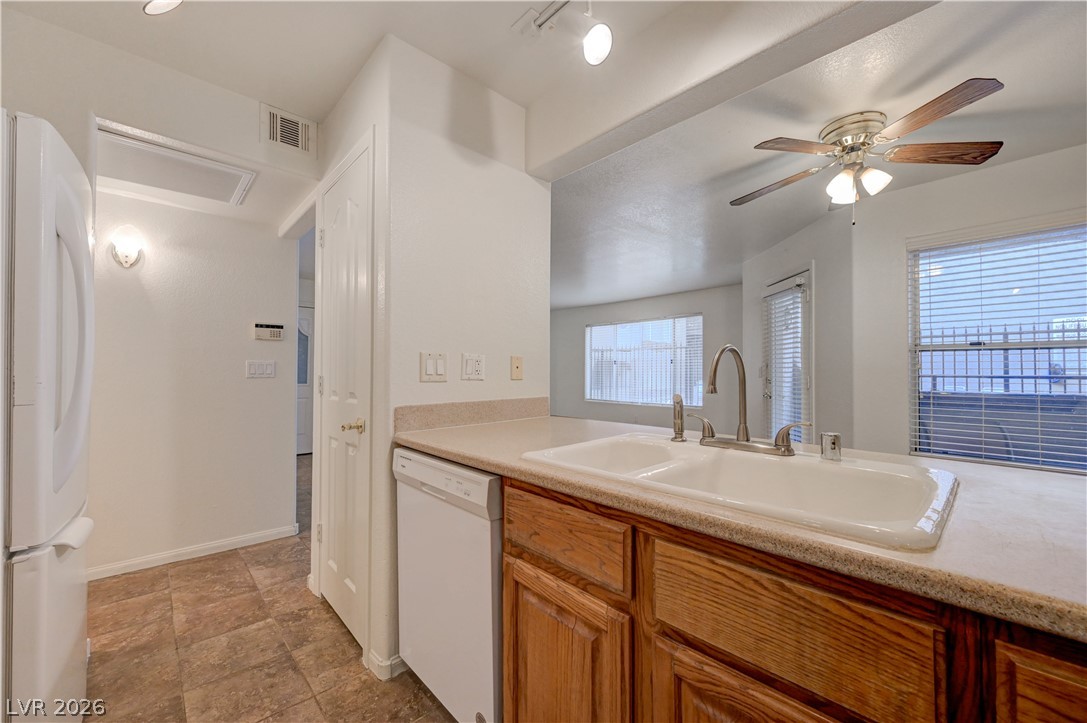 Photo 18 of 40, 701 Capri Drive #13B