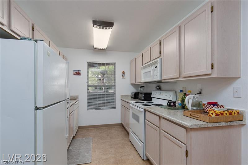 Photo 7 of 32, 231 W Horizon Ridge Parkway #1126