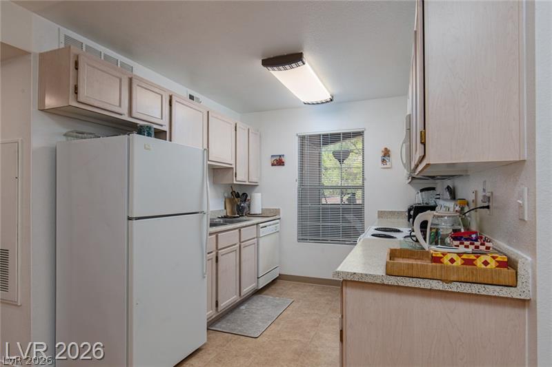 Photo 6 of 32, 231 W Horizon Ridge Parkway #1126