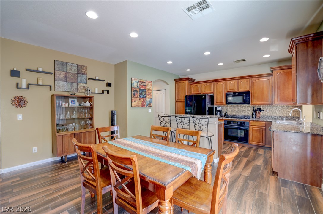 Photo 8 of 31, 9831 Twin Mill Street