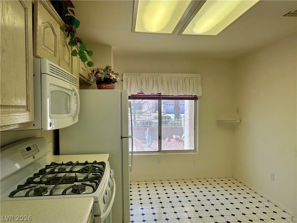 Photo 13 of 32, 10016 Heyfield Drive