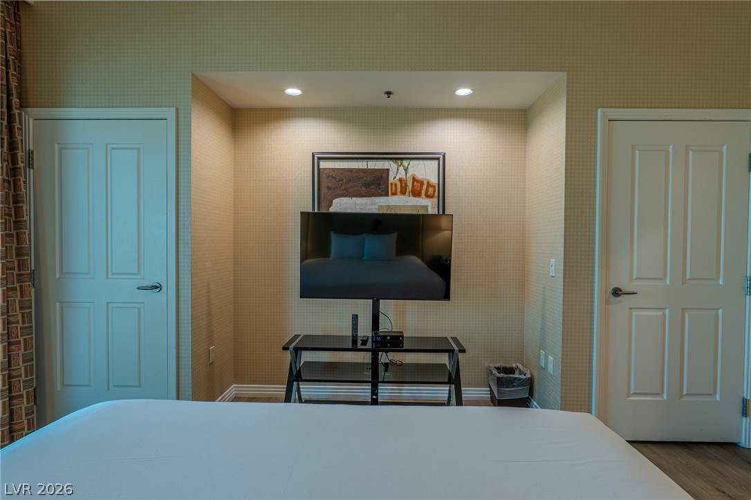 Photo 24 of 61, 135 E Harmon Avenue #3214