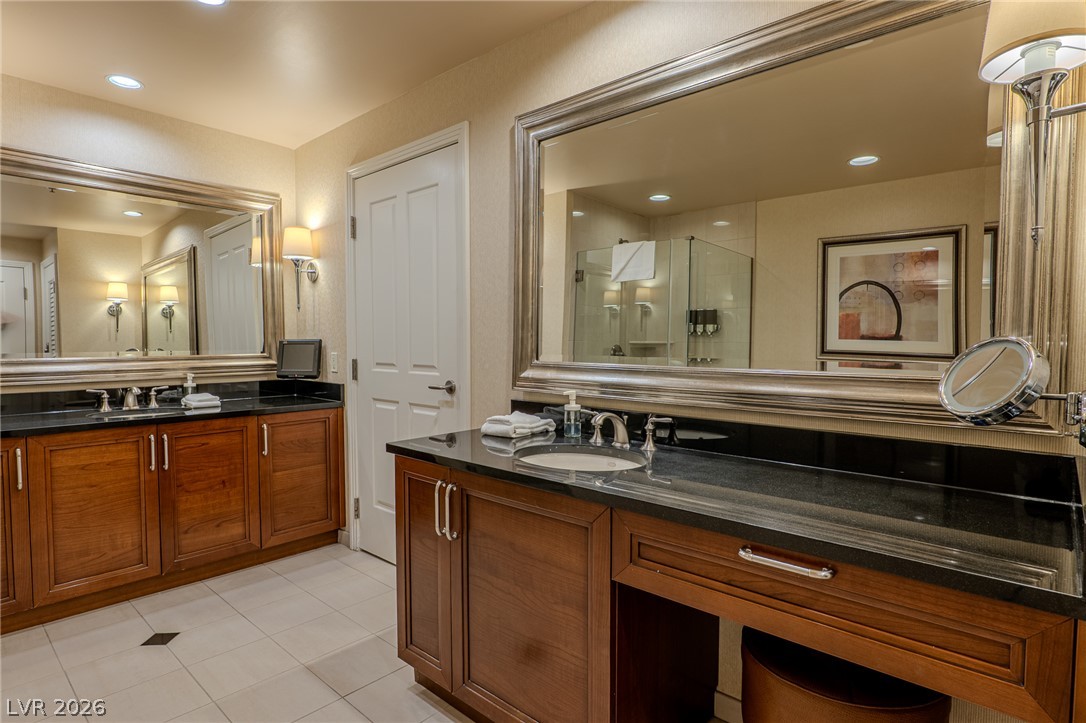 Photo 33 of 61, 135 E Harmon Avenue #3214