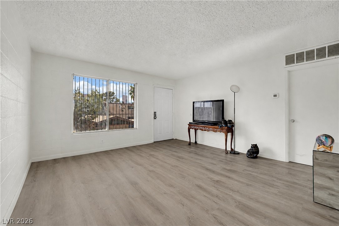 Photo 6 of 22, 625 S Royal Crest Circle #11