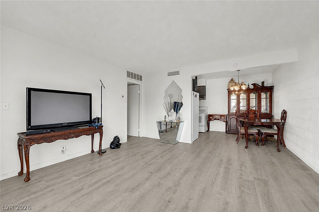 Photo 8 of 22, 625 S Royal Crest Circle #11