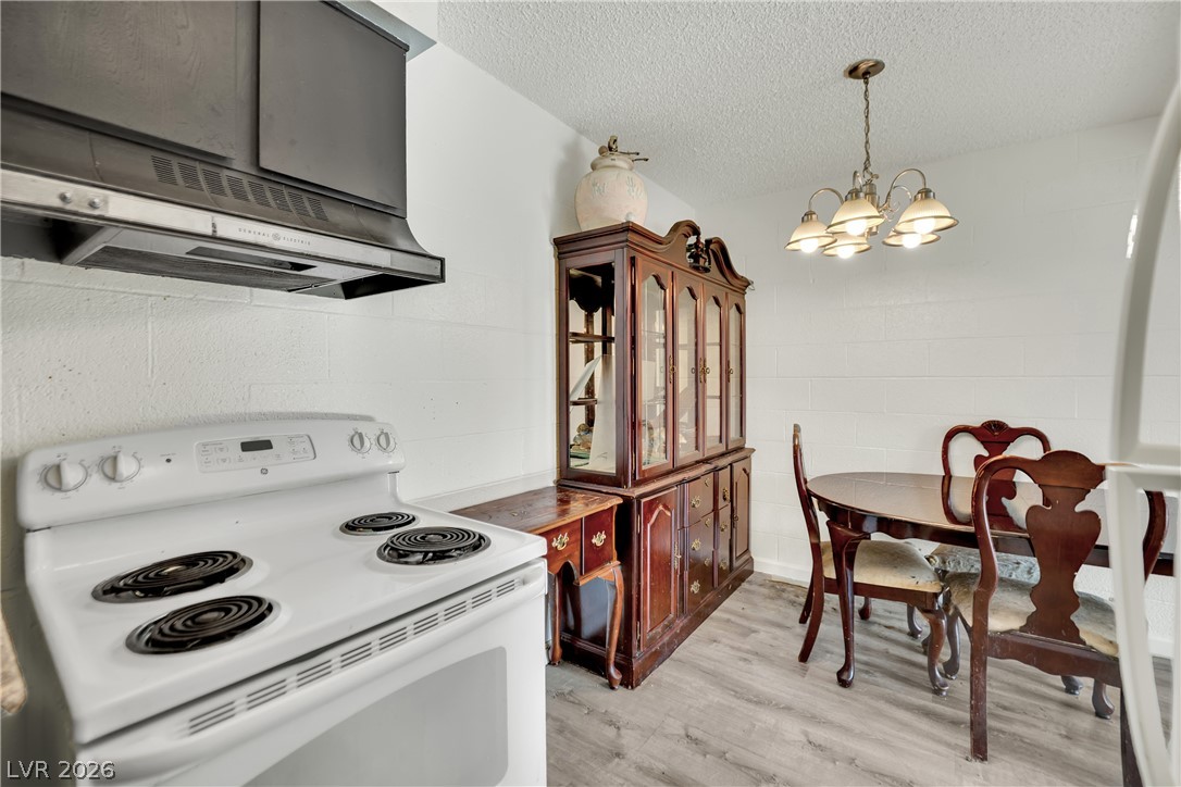 Photo 15 of 22, 625 S Royal Crest Circle #11